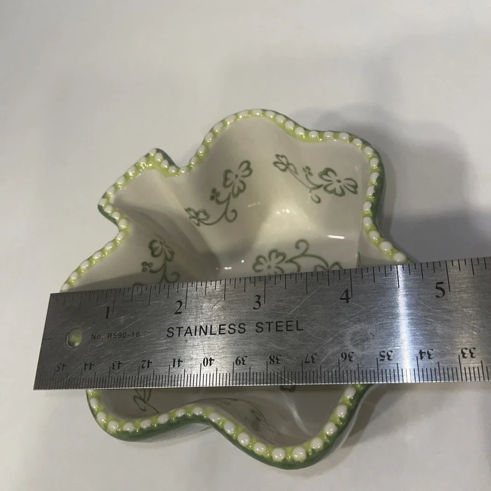 Temp-tations By Tara Ceramic Floral Lace Shamrock 9 Quart Ramekin